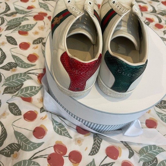 Gucci White Sneakers with Green and Red Stripes - Picture 3 of 6